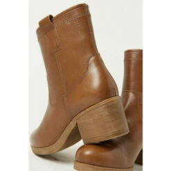 Fat Face FatFace Hollie Block Heel Brown Boots -FatFaceshop unnamed file 3349
